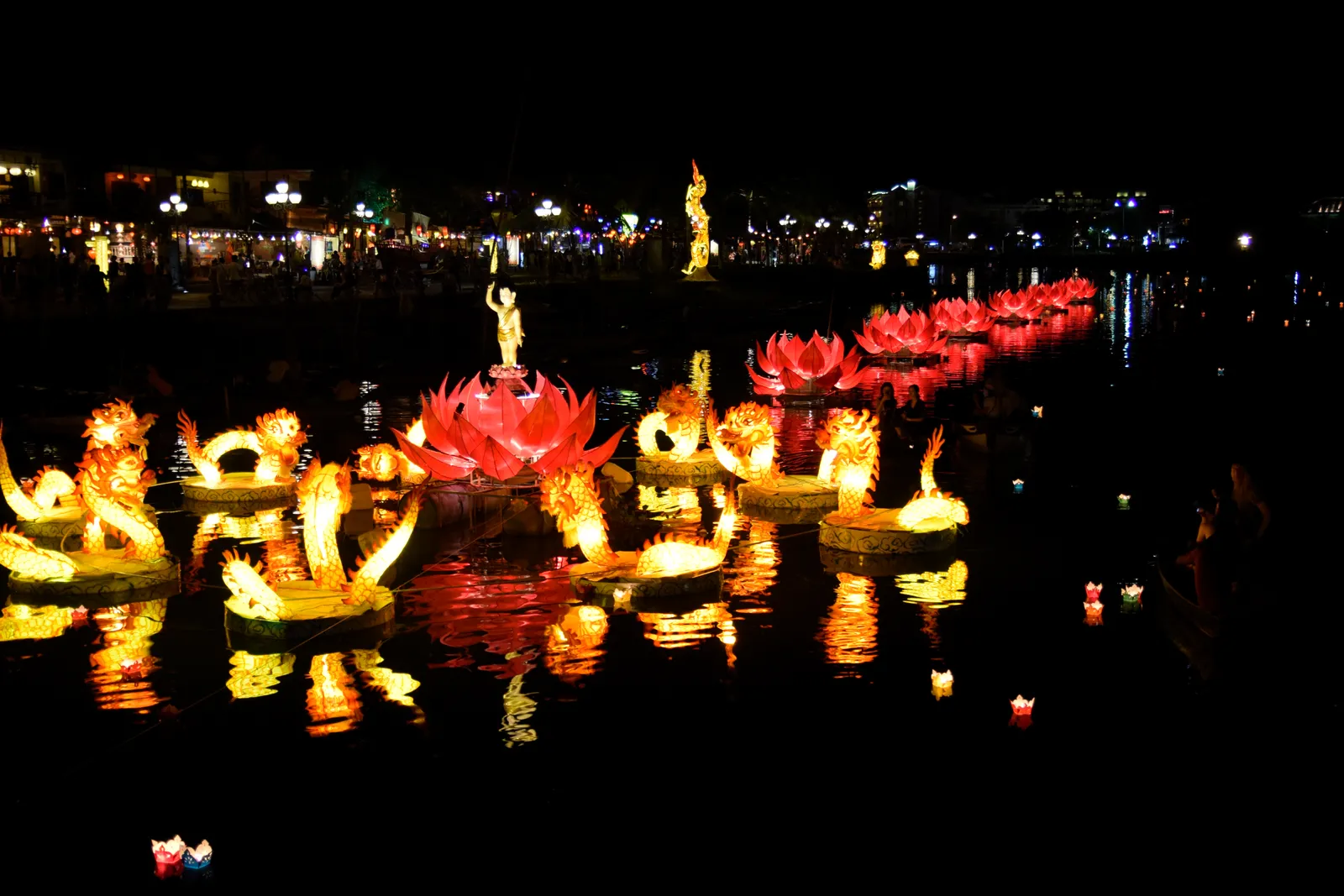 The Full Moon Festival: When the Lights Go Out and the Lanterns Take Over (Hội An lantern festival, CC BY 2.0)