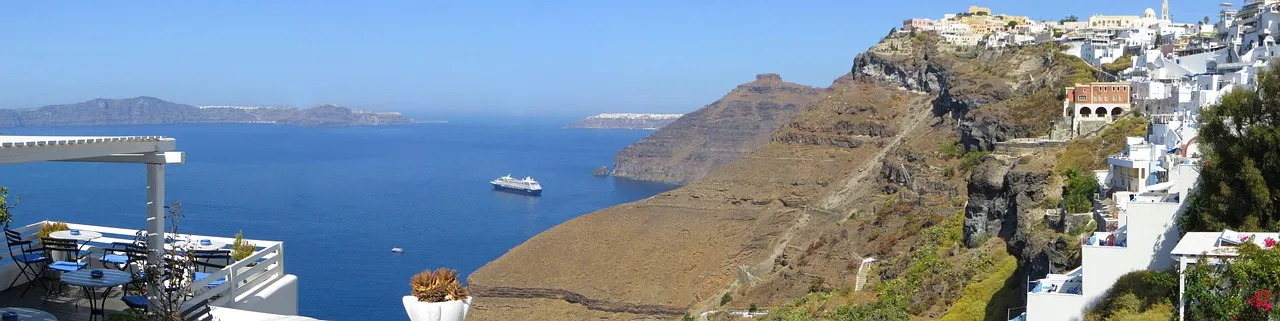 Skaros Rock: Imerovigli's Wild Promontory (Image Credits: Pixabay)