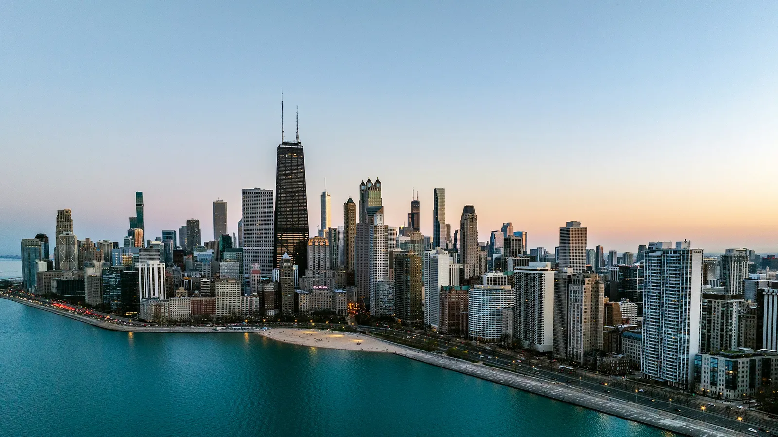 A Chain Under Pressure, a Landmark That Endures (Image Credits: Unsplash)