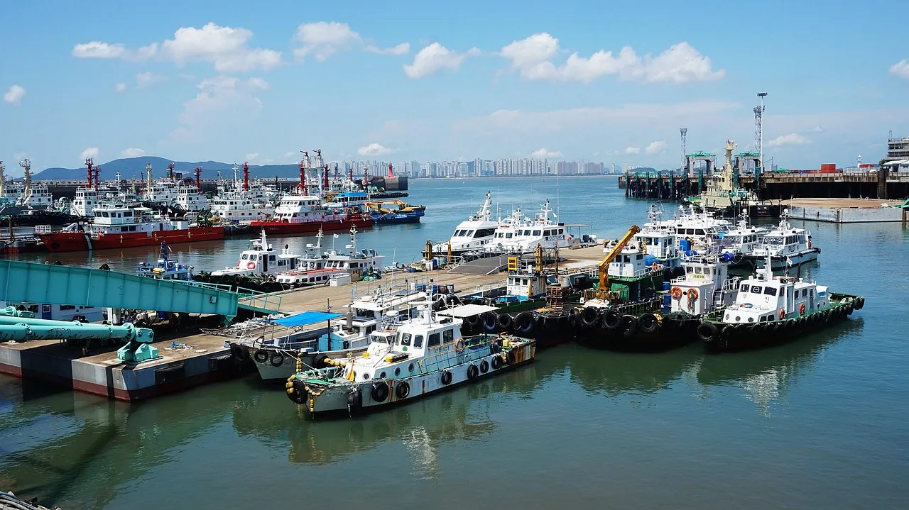 Walking the Waterfront Today: What Remains and What to Look For (Image Credits: Pixabay)