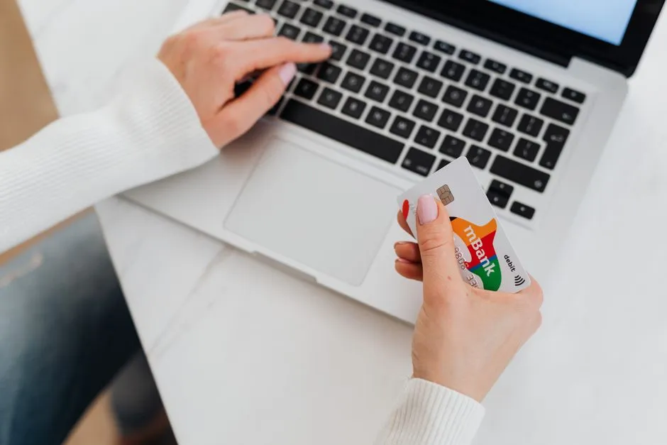 Travel Agents Often Stack Extra Credit You Didn't Know About (Image Credits: Pexels)