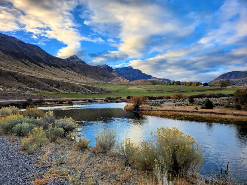 The Cooling Effect of River Valley Geography (Image Credits: Pexels)
