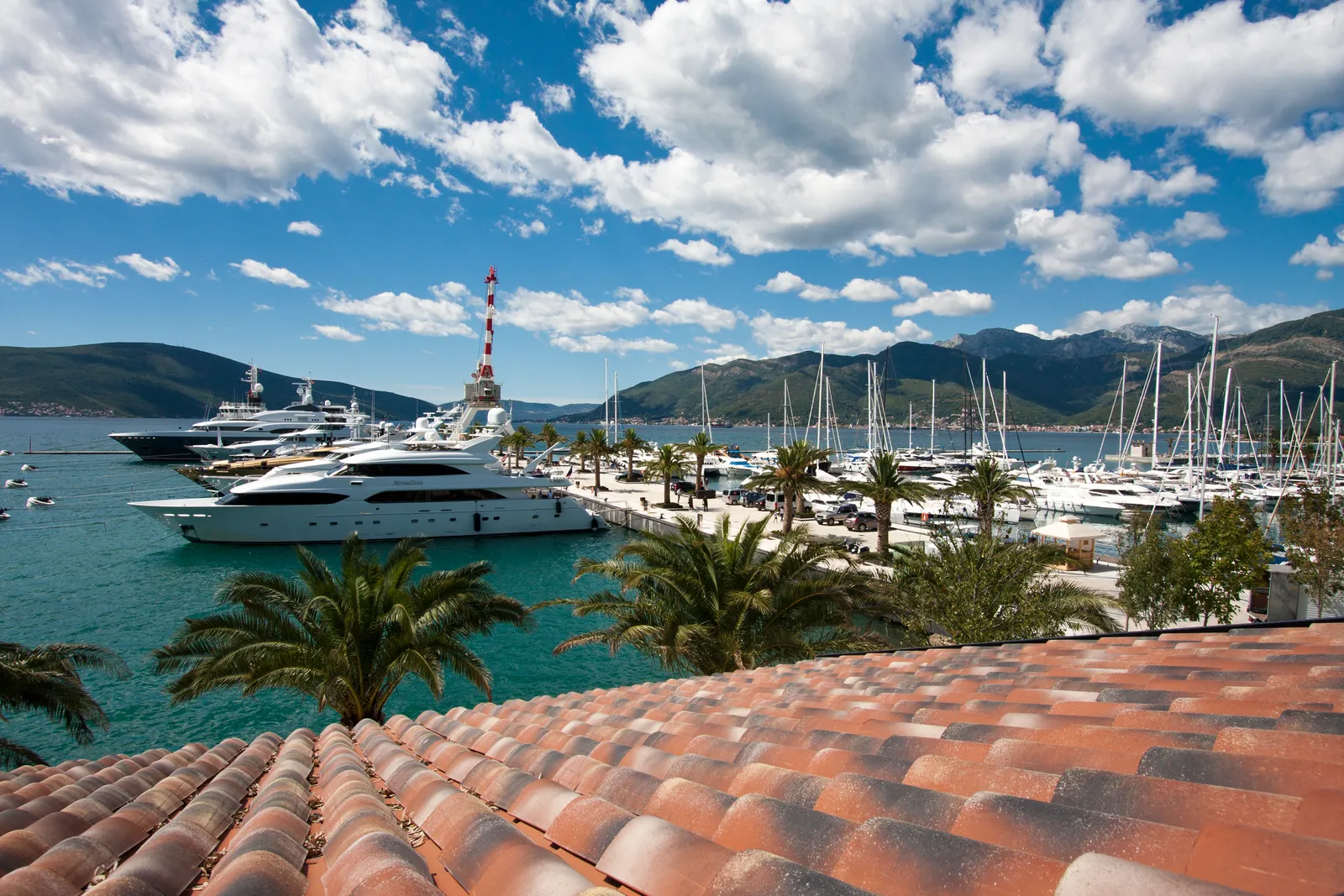 The Shift Toward Luxury and Longer-Stay Travel (By Daniel Nyul, CC BY-SA 3.0)