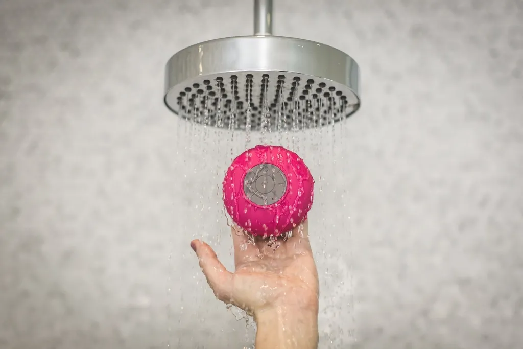 The Hot Water Rinse Is Quietly Doing Real Damage (Image Credits: Rawpixel)