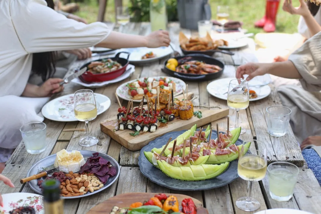What Eating Outdoors Actually Does to Your Brain (Image Credits: Unsplash)