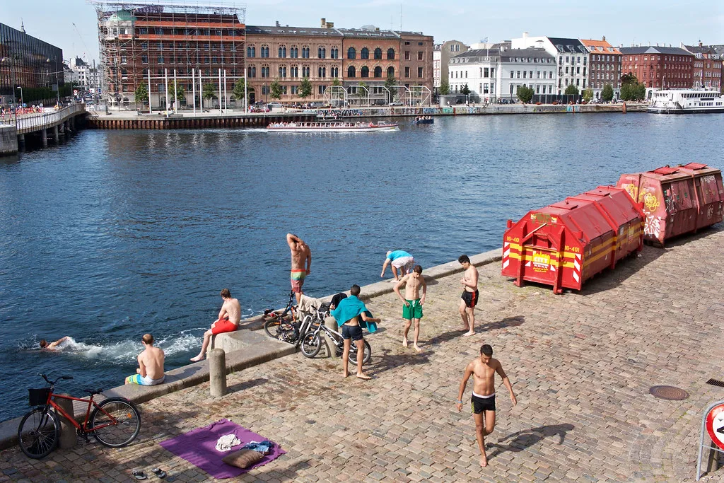 A City That Actually Swims in Its Harbor (naotakem, Flickr, CC BY 2.0)