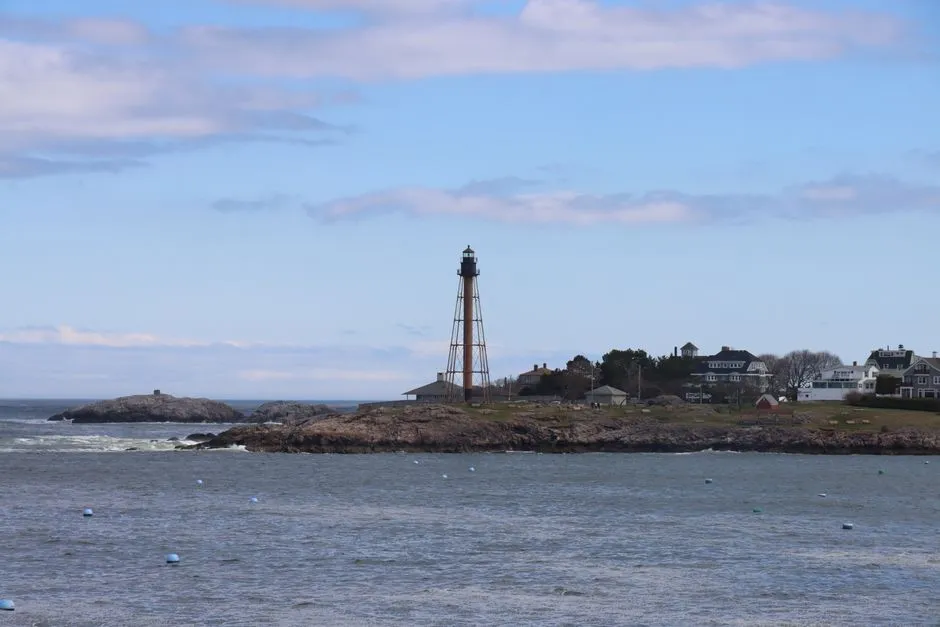 Rachel Wolcott: The First Female Lighthouse Keeper on the Great Lakes (Image Credits: Pexels)