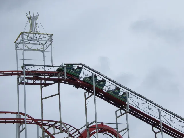 The Physics of the Train's Center of Mass (From geograph.org.uk, CC BY-SA 2.0)
