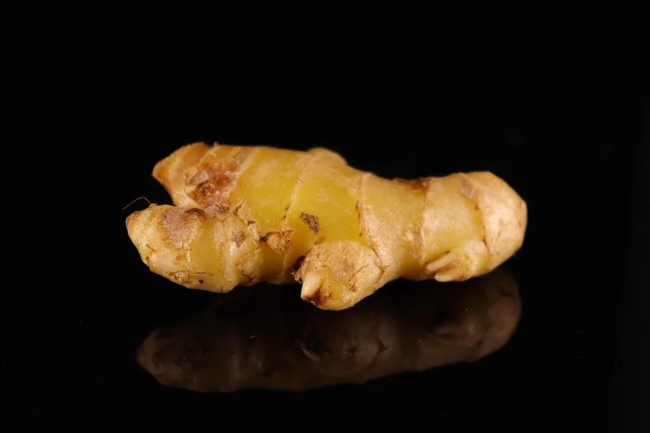 2. Sipping Ginger to Calm an Uneasy Stomach (Image Credits: Pixabay)