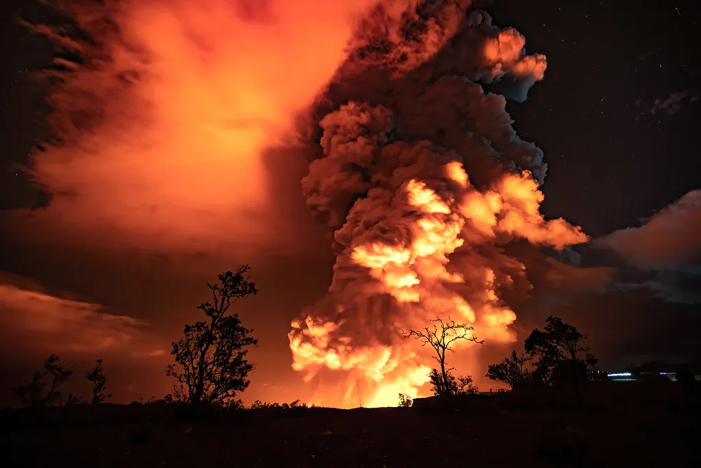 The Best Overlook Spots at Hawaiʻi Volcanoes National Park (Image Credits: Flickr)
