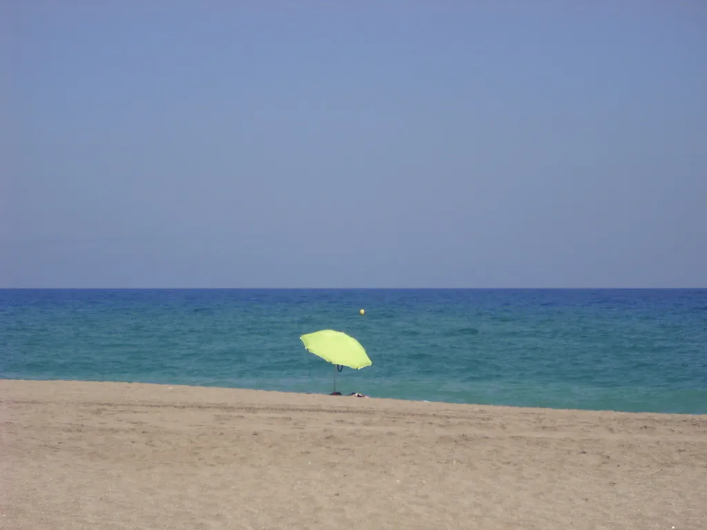 The Island Stays Quiet Because Locals Prefer It That Way (Arcane_Magazine, Flickr, CC BY 2.0)