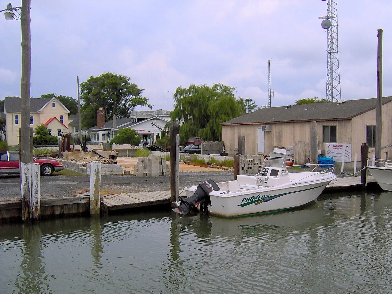 A Place Apart Since the 1600s (Smith Island, Maryland

Uploaded by High Contrast, CC BY-SA 2.0)