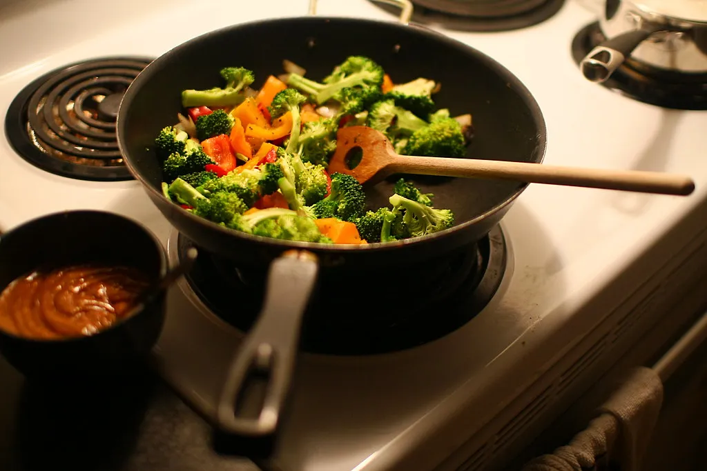 The Stir-Fry Station: Wok Cooking in Plain Sight (Martin Cathrae, Flickr, CC BY-SA 2.0)