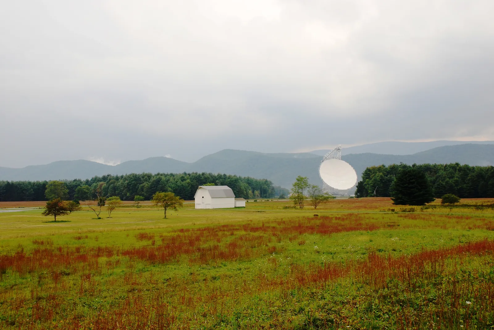 Visiting the Valley Respectfully (By Jarek Tuszyński, CC BY-SA 3.0)
