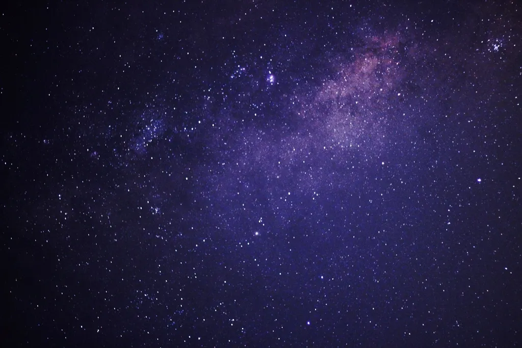The Quiet Draw of an Unlit Sky (Image Credits: Rawpixel)