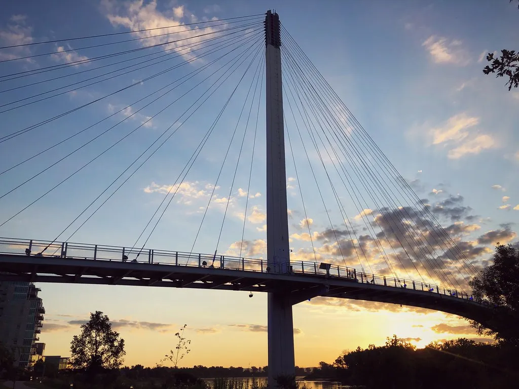8. Bob Kerrey Pedestrian Bridge, Omaha, Nebraska (vwcampin, Flickr, CC BY 2.0)