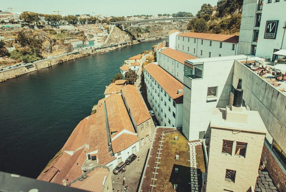 The Houses That Shaped the Trade (Image Credits: Pexels)