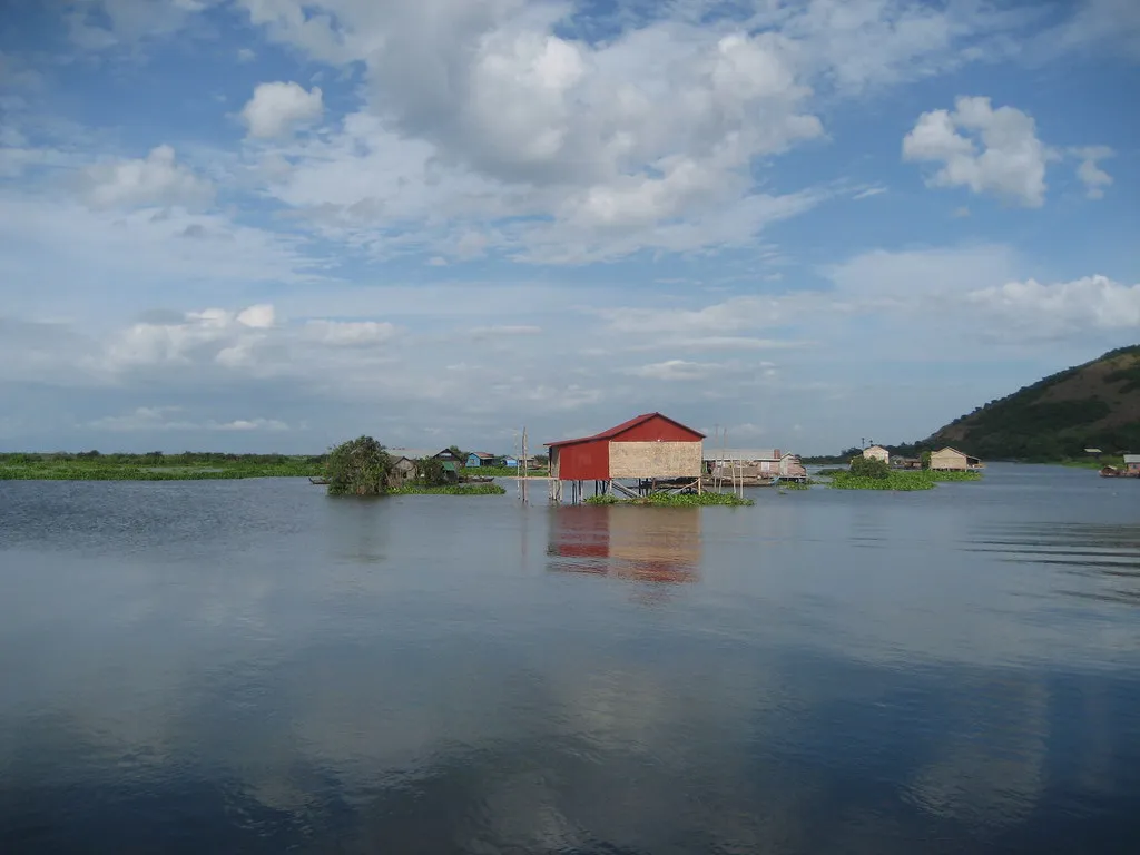 The Tonle Sap Lake and Cambodia's Natural Interior (vietnamtour2008, Flickr, CC BY 2.0)