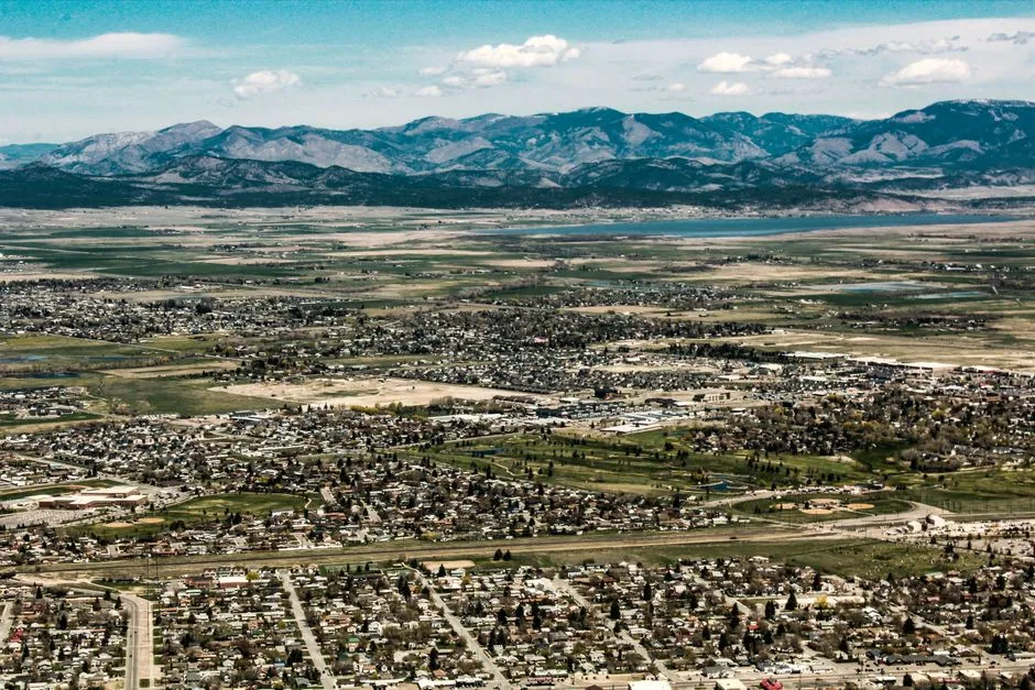 Montana: Tax-Free with a Few Resort Town Exceptions (Image Credits: Pexels)