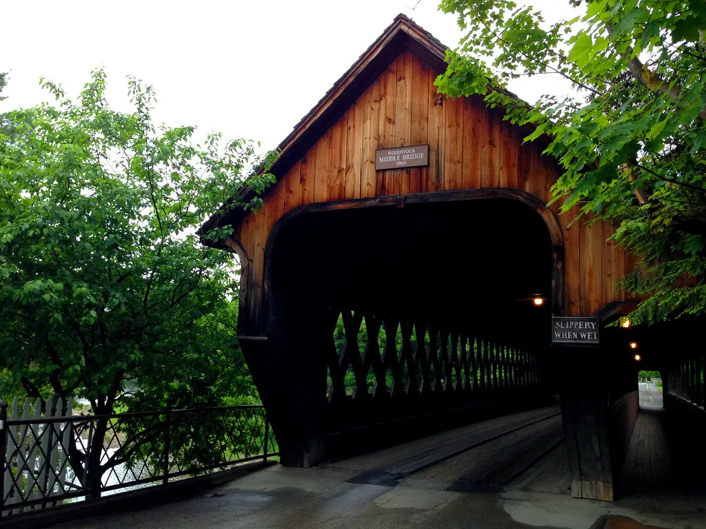 The Cultural Life Around the Bridges (cdsessums, Flickr, CC BY-SA 2.0)