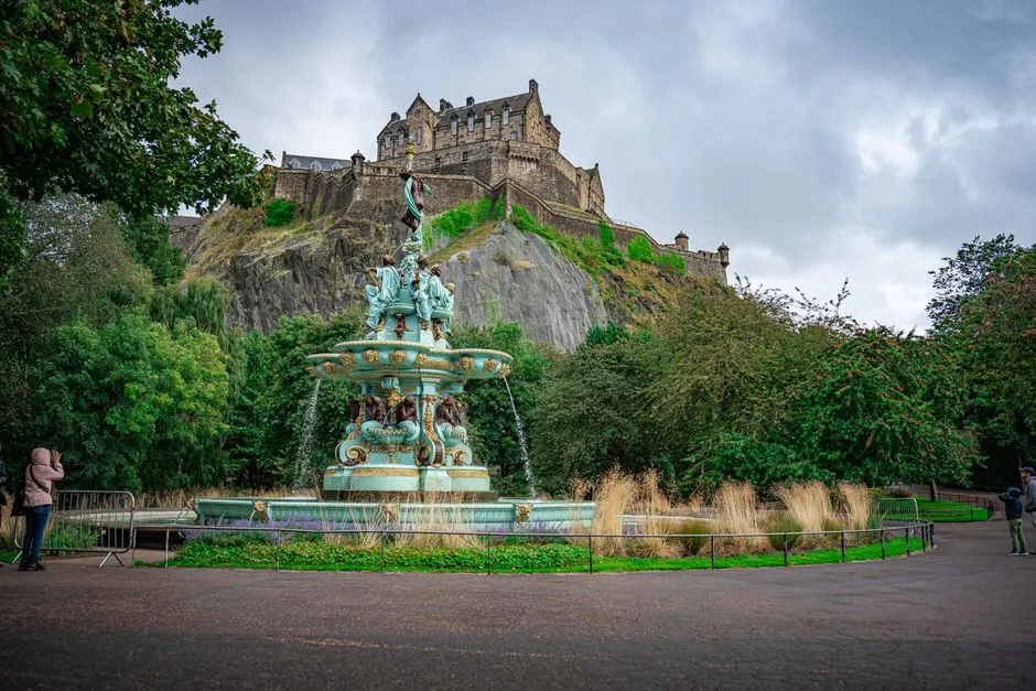 Dunbar's Close and Its Secret Garden (Image Credits: Pexels)