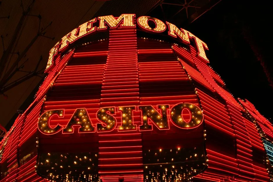 Fremont Street Experience: Downtown's Open-Air Spectacle (Image Credits: Pexels)