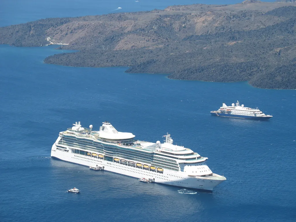 The Santorini Problem Is a Case Study in Crowd Timing (Rennett Stowe, Flickr, CC BY 2.0)
