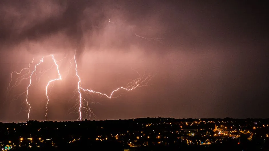 Weather's Share of Delays Peaks Dramatically in Summer (Image Credits: Pexels)