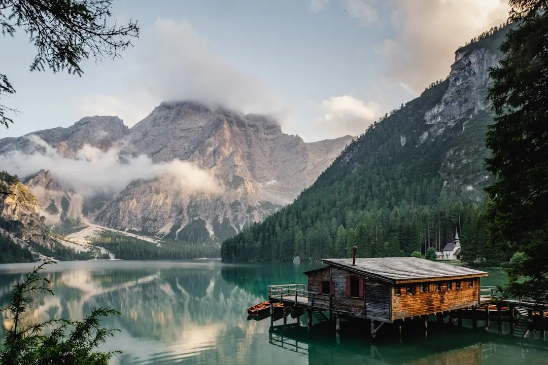 How Floating Cabins Compare to Traditional Resorts (Image Credits: Unsplash)