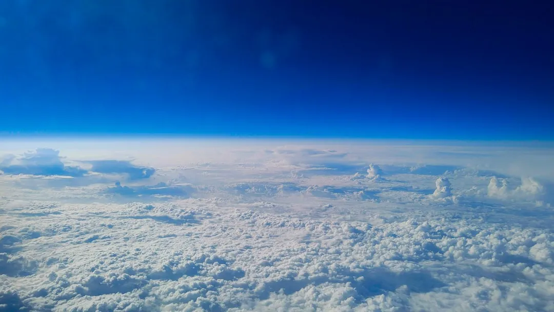 The Role of Atmospheric Stability in Smooth Air (Image Credits: Unsplash)