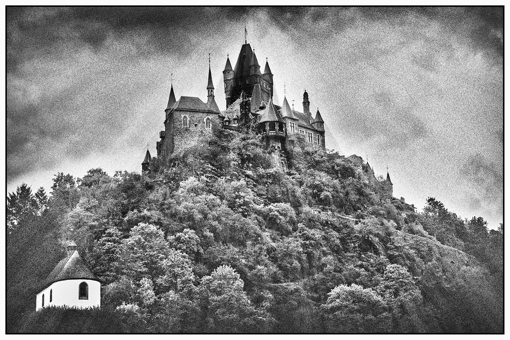 How Lesser-Known Castle Towns Are Drawing Travelers Away from the Crowds (unukorno, Flickr, CC BY 2.0)