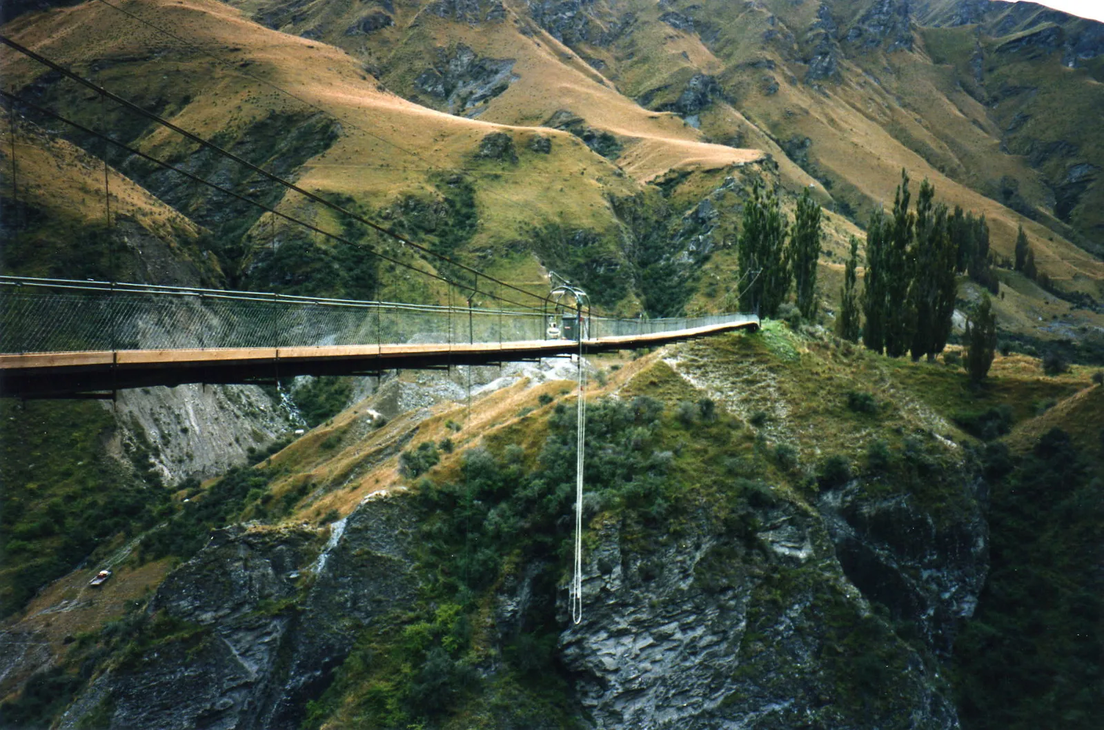 Practical Details Worth Knowing Before You Go (Flickr: 216 Pipeline Bungy Bridge Queenstown, New Zealand 240 feet high / 73 meters high, CC BY-SA 2.0)