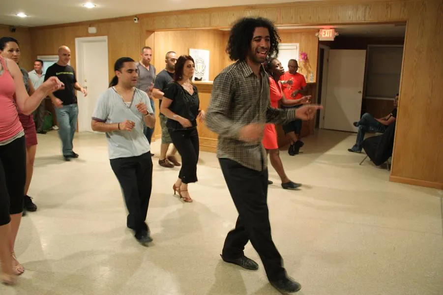 Royal Caribbean and the Salsa Shortcut (longislandwins, Flickr, CC BY 2.0)