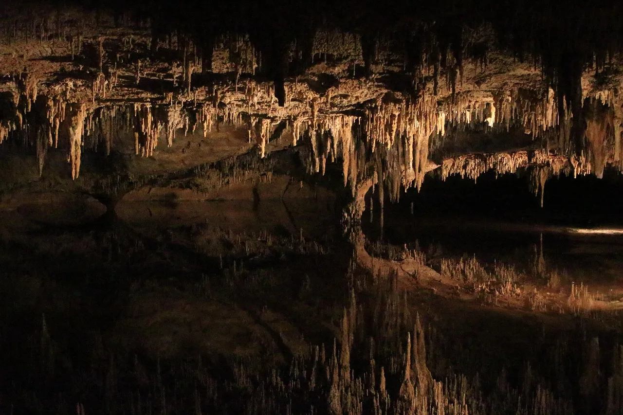 Luray Caverns, Virginia, USA: The Cave That Became an Instrument (Image Credits: Pixabay)