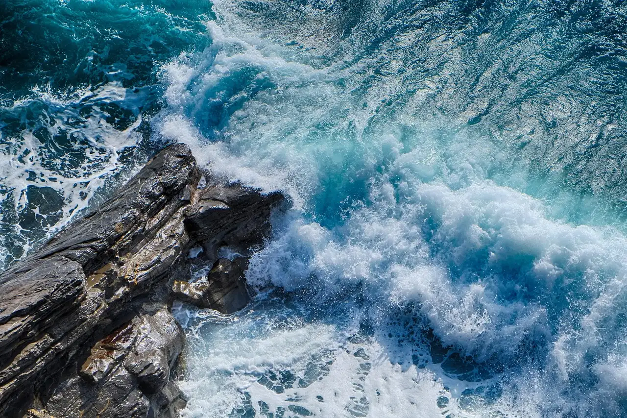 The Hike Down: 26 Switchbacks and Pure Adventure (Image Credits: Pixabay)