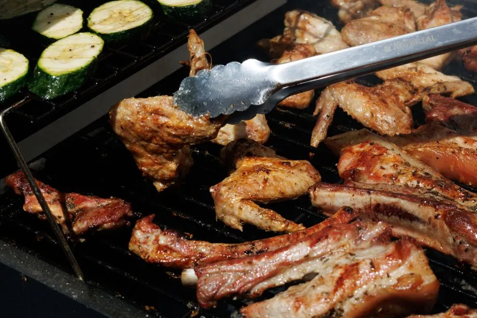 Asking About the Outdoor Grill Condition Before Arrival (Image Credits: Pexels)